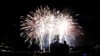1일 콜로라도주 덴버의 쿠어스 필드 구장에서 애리조나 다이아몬드백스와 콜로라도 로키스의 야구 경기 후 독립기념일을 축하하는 불꽃놀이가 펼쳐지고 있다. 