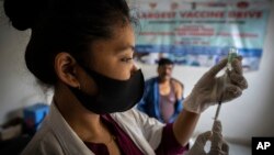 A nurse prepares to administer vaccine for COVID-19 at a private vaccination center in Gauhati, India, April 10, 2022. (AP Photo/Anupam Nath, File)