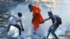 هزاران معترض به اقامتگاه رئیس جمهوری سریلانکا حمله کردند