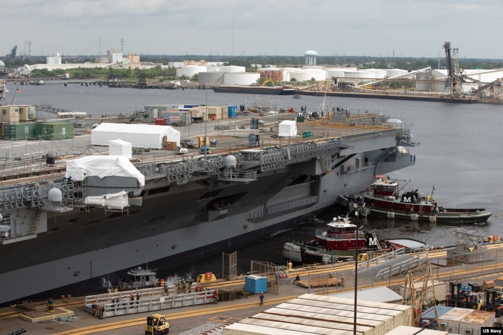 2020年8月停靠在诺福克海军造船厂乔治 H.W.布什号航空母舰。图片来源美国海军。(photo:VOA)