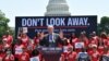 El líder de los demócratas en el Senado, Chuck Schumer, habla en en un acto contra la violencia de las armas de fuego en Washington, DC, el 8 de junio de 2022. 