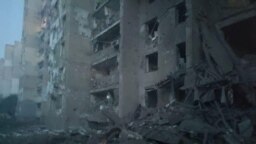 Bangunan yang hancur akibat serangan rudal di Bilhorod-Dnistrovskyi, wilayah Odesa, Ukraina, 1 Juli 2022. (Layanan Darurat Negara Ukraina/Handout via REUTERS)