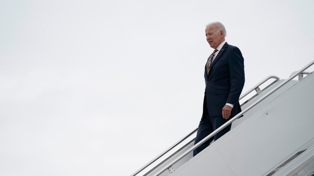 Most Democrats Would Prefer Biden Not Run Again in 2024, Poll Finds