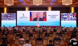 俄羅斯總統普京在中國領導人習近平主持召開的“金磚五國”視頻峰會上發表主題講話。（2022年6月22日）