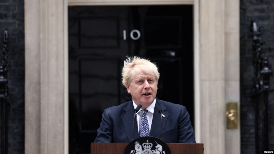 El primer ministro británico, Boris Johnson, hace una declaración en Downing Street en Londres, Gran Bretaña, el 7 de julio de 2022. REUTERS/Henry Nicholls