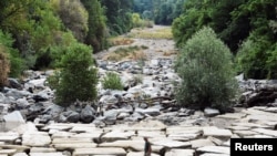 Sungai Sangone, cabang dari sungai Po, di Beinasco, Turino, Italia mengalami kekeringan terburuk dalam 70 tahun (foto: dok). 