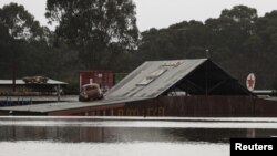 Hujan lebat di pinggiran Londonderry, Sydney, Australia, 5 Juli 2022. (Foto: REUTERS/Loren Elliott)