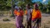 Pelatihan bela diri dalam rangka pencegahan dan kesadaran kekerasan terhadap perempuan di komunitas Manhene, Provinsi Manica, Mozambik, 18 Mei 2022. (Alfredo Zuniga / AFP)