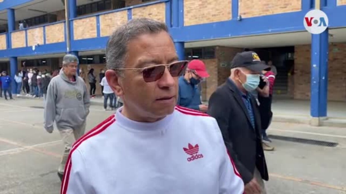 William Arango dice que madrugó a votar porque cree que la democracia se debe ejercer desde muy