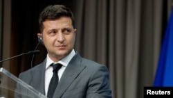 El presidente de Ucrania, Volodymyr Zelensky, da una conferencia de prensa al final de la Cumbre UE-Ucrania en el Consejo Europeo en Bruselas, Bélgica, el 6 de octubre de 2020.