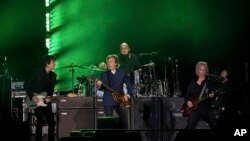 Paul McCartney se presenta durante su gira "Got Back" el jueves 16 de junio de 2022 en el MetLife Stadium en East Rutherford, N.J. (Foto de Christopher Smith/Invision/AP)