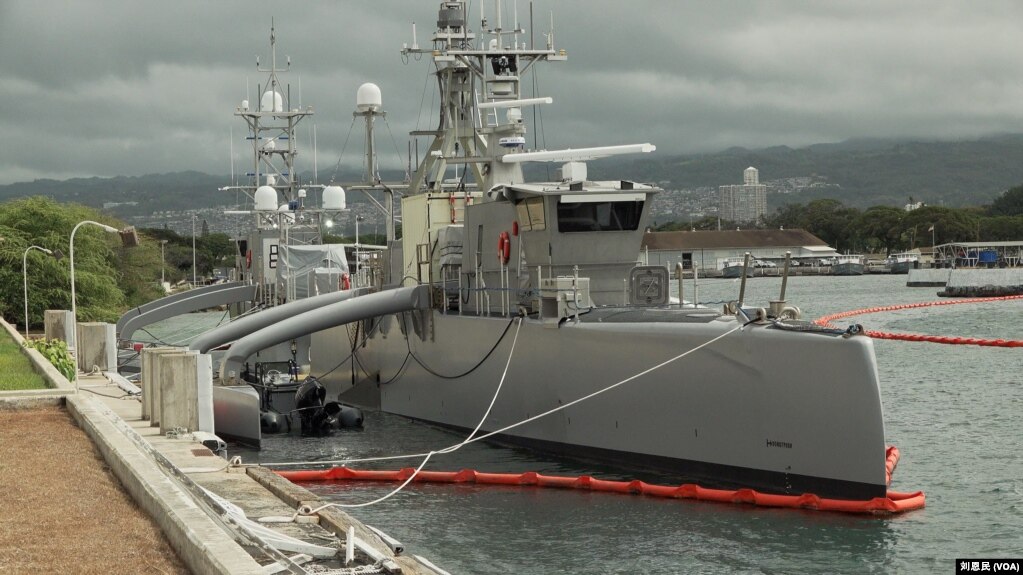 美国海军“海上猎人”号无人舰首次亮相2022年环太军演。（美国之音刘恩民摄）(photo:VOA)