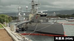 美国海军“海上猎人”号无人舰首次亮相2022年环太军演。（美国之音刘恩民摄）