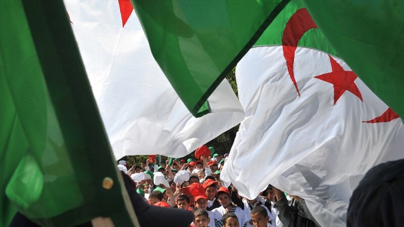 L'Algérie célèbre en grande pompe le 60e anniversaire de son indépendance