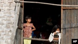 အင်းလေးကန်မှ ကလေးငယ်များ