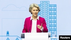 Presiden Komisi Eropa Ursula von der Leyen dalam Konferensi Pemulihan Ukraina (URC2022), di Lugano, Swiss, 4 Juli 2022. (Michael Buholzer/Pool via REUTERS)
