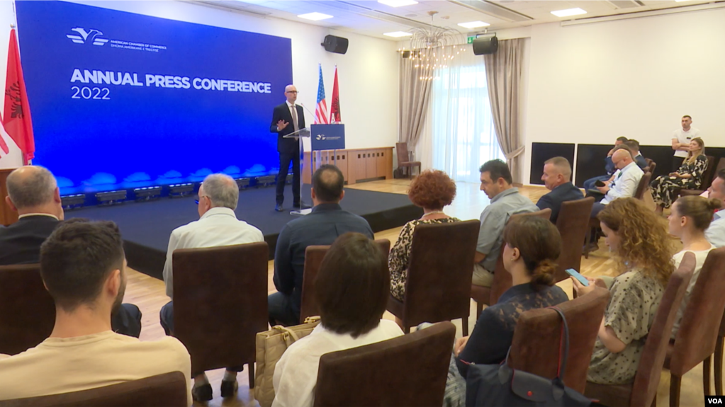 Dhoma Amerikane: Bie sërish besimi i biznesit në Shqipëri