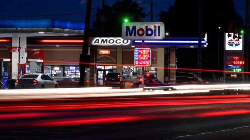 Prosečna cena benzina u SAD pala za 19 centi na 4,86 dolara po galonu