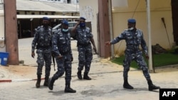 ARCHIVES - Des policiers à Cotonou, au Bénin, le 12 avril 2021.