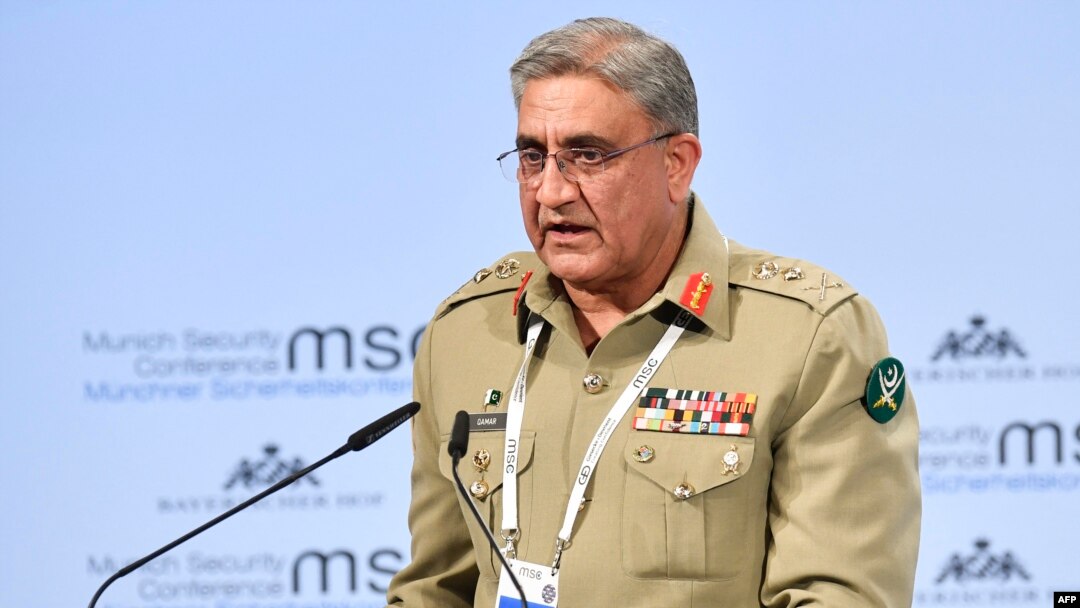 د جنرل باجوه د تقریر په اړه د پاکستان پیپلز ګوند یو مرکزي مشر فرحت الله بابر په طنزیه توګه په ټویټر لیکلي دا دپوځ شکست نه بلکې کامیابي وه، یوازې ولس او سیاست مدارانو ماتې خوړلې وه او دا دې د مطالعه پاکستان په نصاب کی شامل کړی شی