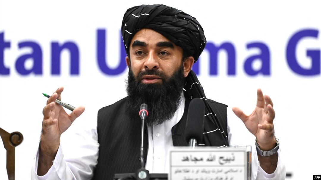 Juru bicara Taliban, Zabihullah Mujahid berbicara di Kabul, Afghanistan (foto: dok). 