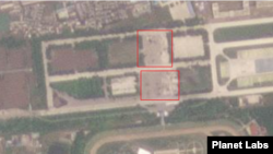 북한 평양 미림비행장 인근 열병식 훈련장에 14일 병력으로 보이는 점 형태의 무리(사각형 안)가 포착됐다. 자료=Planet Labs
