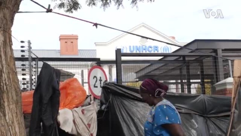 Campement d'un groupe de réfugiés devant les bureaux de l'ONU en Afrique du Sud