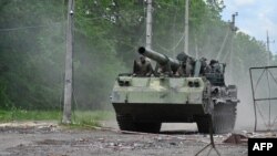 "Nous continuons de défendre une infime partie [du territoire] de la région de Lougansk de façon que notre armée puisse" préparer une nouvelle ligne de défense, ont déclaré les autorités locales.