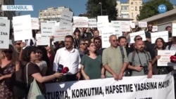 Gazeteciler Yeni Sosyal Medya Tasarısını Protesto Etti