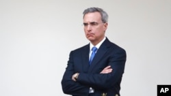 ARCHIVO - El abogado Pat Cipollone en la Casa Blanca, en marzo de 2020. 