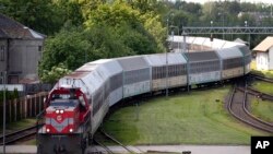 Trenat e mallrave nga enklava ruse e Kaliningradit lëvizin në stacionin hekurudhor kufitar në Kybartai, rreth 200 km në perëndim të kryeqytetit Vilnius, Lituani (22 qershor 2022).