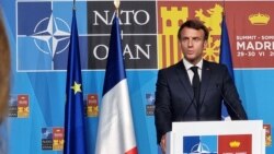 Macron dit vouloir améliorer l'offre militaire française en Afrique