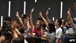 Reporters raise their hands to ask questions during a press conference with Hong Kong Chief Executive Carrie Lam at the government headquarters in Hong Kong on June 15, 2019.