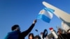 Manifestantes protestan contra la administración del presidente argentino Alberto Fernández, el día de la Independencia, en Buenos Aires, el 9 de julio de 2022.