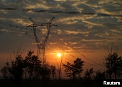 资料照：中国河南南阳的电力网