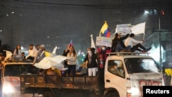 Marcha contra las protestas antigubernamentales en medio de un punto muerto entre el gobierno del presidente Guillermo Lasso y los manifestantes mayoritariamente indígenas que exigen el fin de las medidas de emergencia, en Quito, Ecuador, el 23 de junio de 2022.
