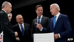 US President Joe Biden (R) speaks with Netherland's Prime Minister Mark Rutte (2nd R), Turkish President Recep Tayyip Erdogan (L) and
Foreign minister Mevlut Çavusoglu (3rd L) at the NATO summit in Madrid, June 29, 2022.