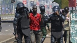 Des manifestations ont été organisées mardi soir et mercredi dans des quartiers de la banlieue de Conakry par des partisans du FNDC pour protester contre l'arrestation des trois hommes. (photo d'illustration)