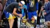 Golden State Warriors - Gary Payton II, com o troféu Larry O'Brien, e Klay Thompson celebram o título de campeões depois de vencerem contra o Boston Celtics no jogo 6 da final da NBA 