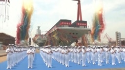 资料照片：中国电视媒体播放的“福建”号航母在上海一个船厂举行下水仪式。（2022年6月17日）