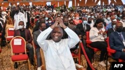 Fin 2010, Laurent Gbagbo avait contesté les résultats de l’élection présidentielle donnant Alassane Ouattara vainqueur, ce qui avait provoqué une violente crise faisant quelque 3.000 morts.