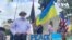 Єднання заради України: священик із Сан-Дієго став спонсором уже для п’ятьох українських родин. Відео