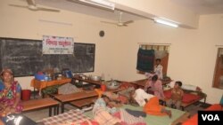 People taking refuge inside a makeshift flood center set up in a school in the Chalibandar area of Bangladesh's Sylhet district. (Md Serajul Islam/VOA)