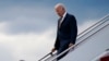 El presidente Joe Biden llega a la Base de la Fuerza Aérea Andrews después de pronunciar comentarios en Cleveland sobre la Ley de Recuperación de Estados Unidos, el miércoles 6 de julio de 2022.