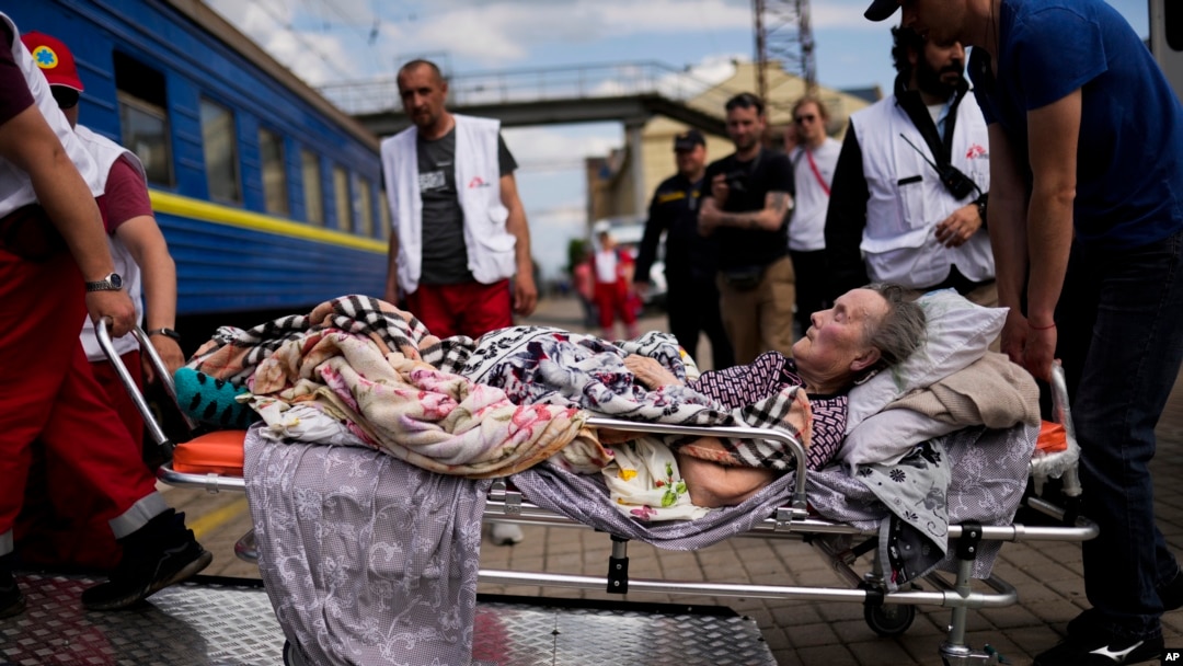 Сотрудники MSF оказывают экстренную помощь мирным жителям Украины. Покровск, май 2022 г. (архивное фото)