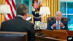 Presiden AS Joe Biden berbicara dalam wawancara dengan Associated Press di Gedung Putih, Washington, pada 16 Juni 2022. (Foto: AP/Evan Vucci)