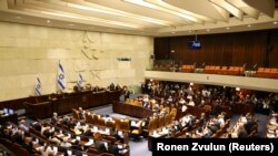 24대 이스라엘 의회가 30일 해산동의안 표결 등 마지막 의사 일정을 처리하고 있다.