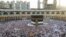 Ribuan jemaah Haji melakukan ibadah tawaf (mengelilingi Ka&#39;bah) di Masjidil Haram di kota suci Mekah, Arab Saudi, 2 Juli 2022. (Foto: AFP)
