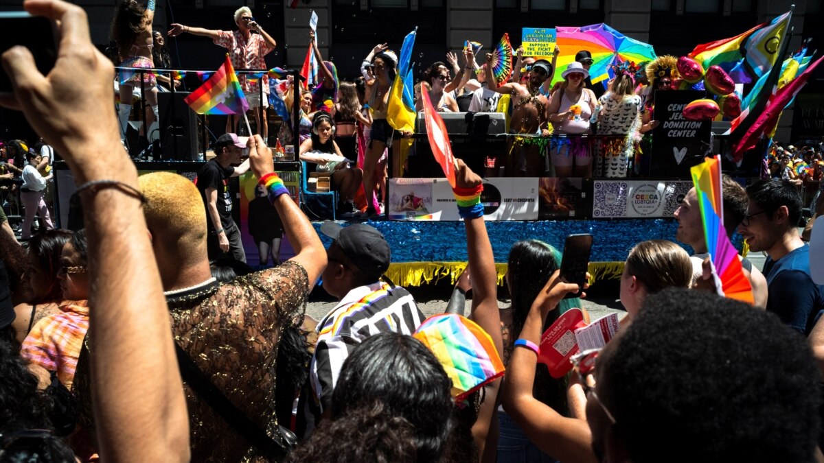 NYC Pride bans gay police group from 2022 Pride Parade