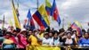 Personas de diferentes grupos indígenas, feministas y estudiantes marchan mientras protestan contra el gobierno del presidente de Ecuador, Guillermo Lasso, en Quito, Ecuador, el 30 de junio de 2022.